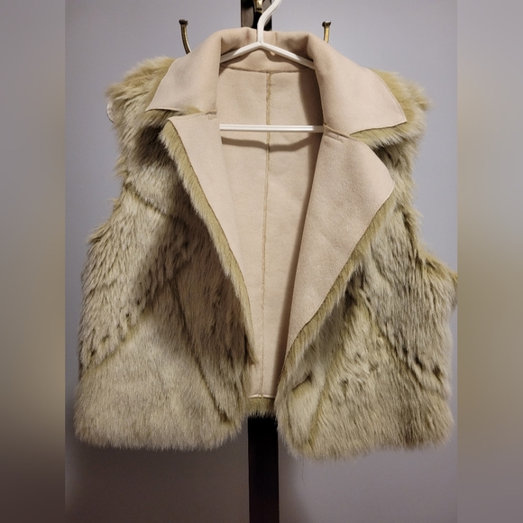 REVERSIBLE FAUX FUR SUEDE VEST - Picture 4 of 10